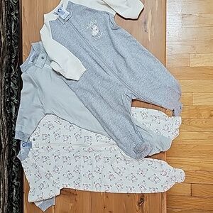 NWOT Gerber 0-3 month footed onsies. 3-pack